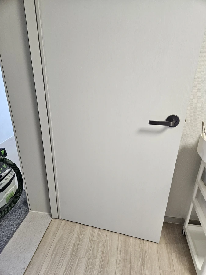 문짝 변색 복원 전후 시공 후